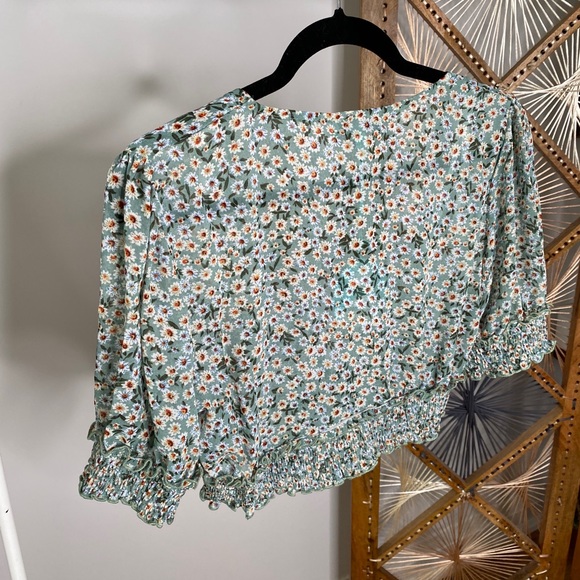 Baby Blue Floral V-Neck Crop Top - Picture 5 of 6